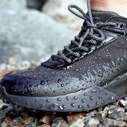 Footwear on wet rock